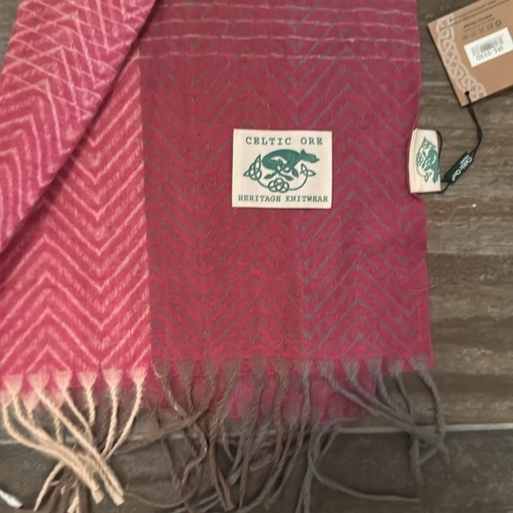 Celtic Ore Authentic Irish Soft Check Scarf  Blend Of Pink Colours NWT - Picture 2 of 6